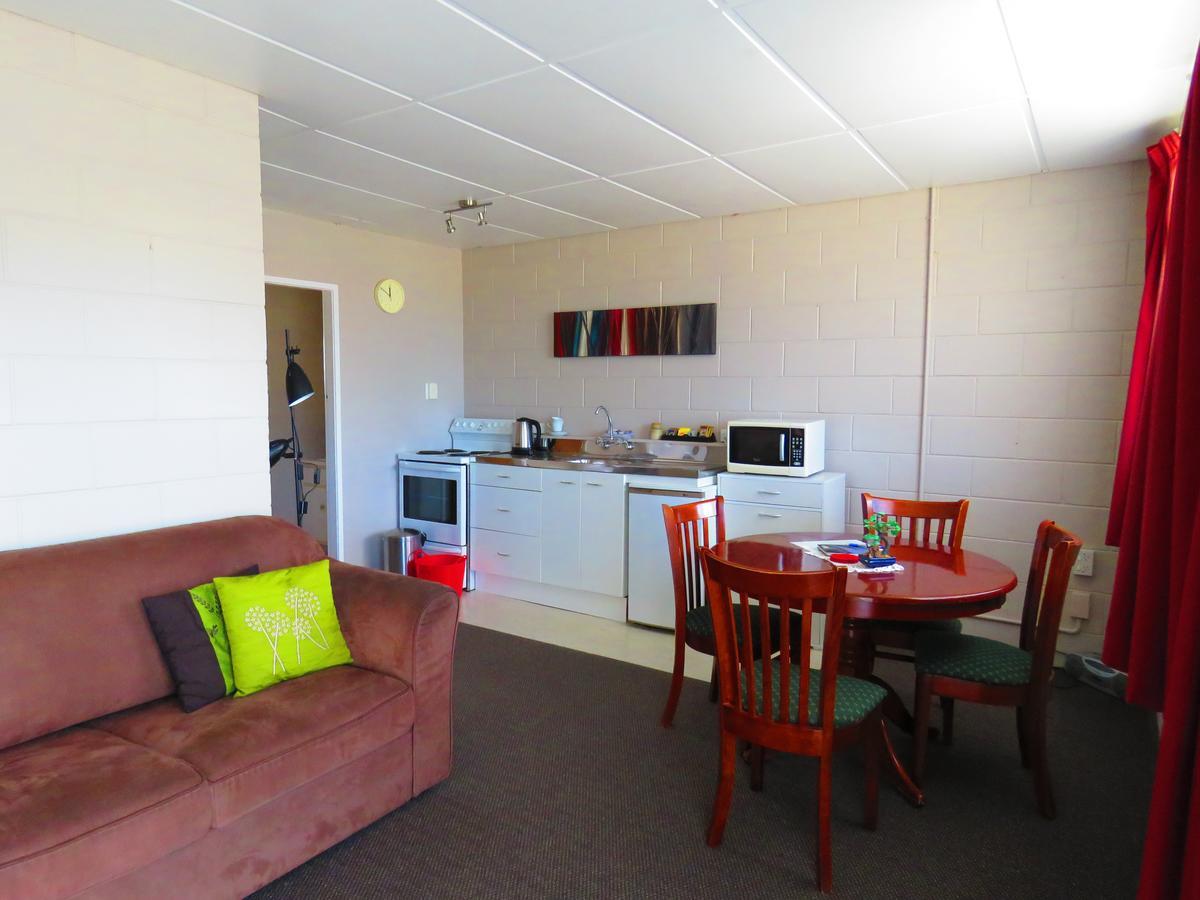 Opunake Motel And Backpackers Lodge 외부 사진