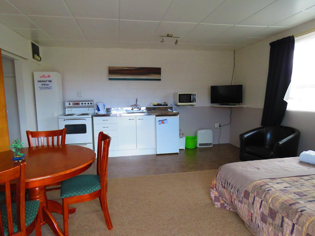 Opunake Motel And Backpackers Lodge 외부 사진