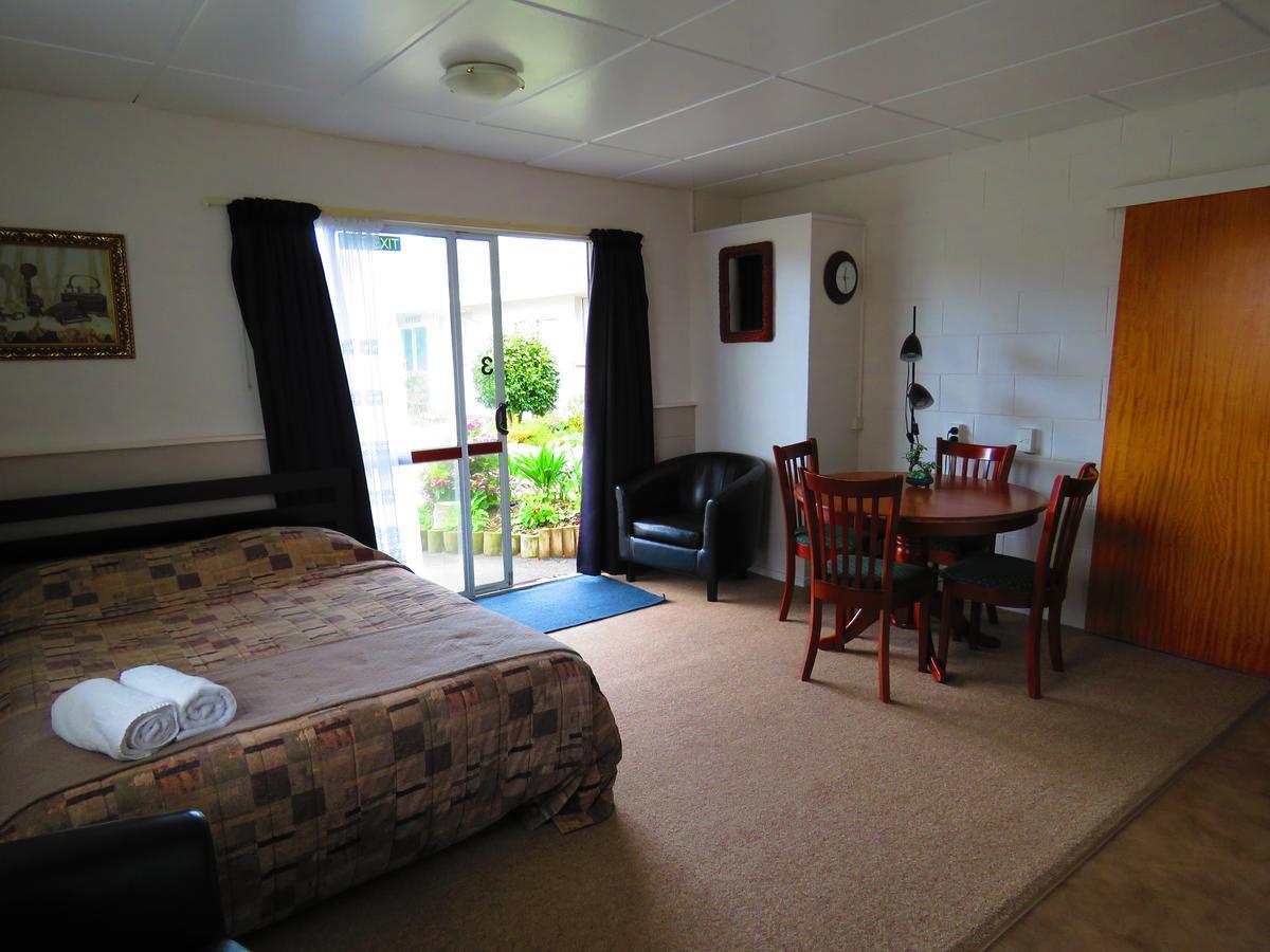 Opunake Motel And Backpackers Lodge 외부 사진