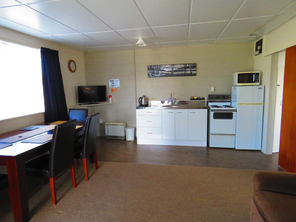 Opunake Motel And Backpackers Lodge 외부 사진